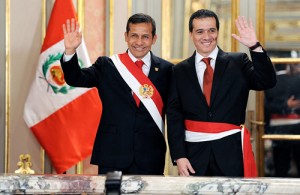 Alonso Segura (right) with President Ollanta Humala