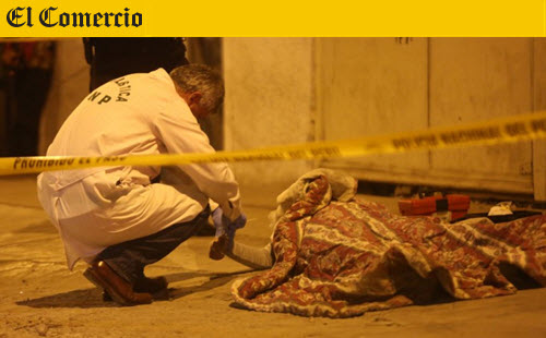 Elizabeth Cacsire, 28, was shot to death on Friday, May 6, resisting a robbery in downtown Lima. Photo: Alonso Chero / El Comercio (Click Image to view El Comercio coverage and photo montage) 