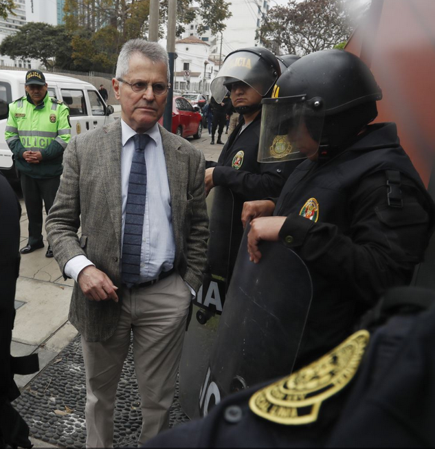 Pedro Pablo Kuczynski's brother, Michael, arrives at the San Isidro house during the confiscation.